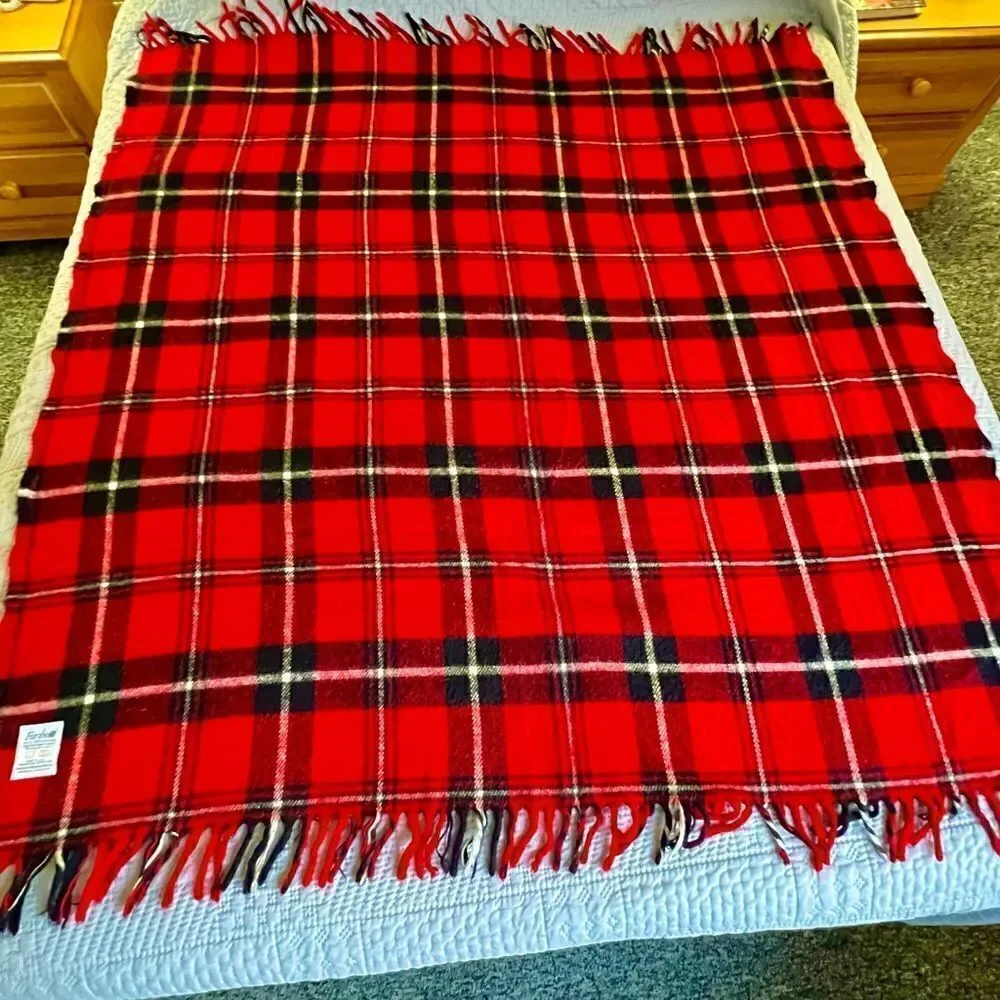 VTG Faribo Faribault Blanket Woolen Mills Co Red Plaid Fringed Acrylic Throw